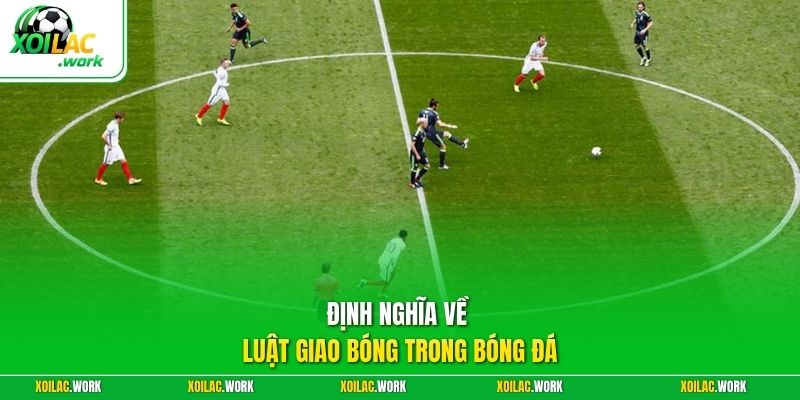 Định nghĩa về luật giao bóng trong bóng đá